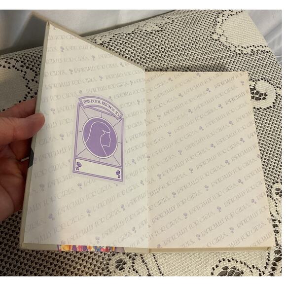 1986 Fighting Over Me By Marjorie Sharmat Teen Book - Picture 3 of 7